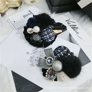 Fall Winter Pearl Rhinestone Bow Fur Designer Brooch Pin for Women Girl Coat Sweater Accessories Vintage Badge Fashion Jewelry